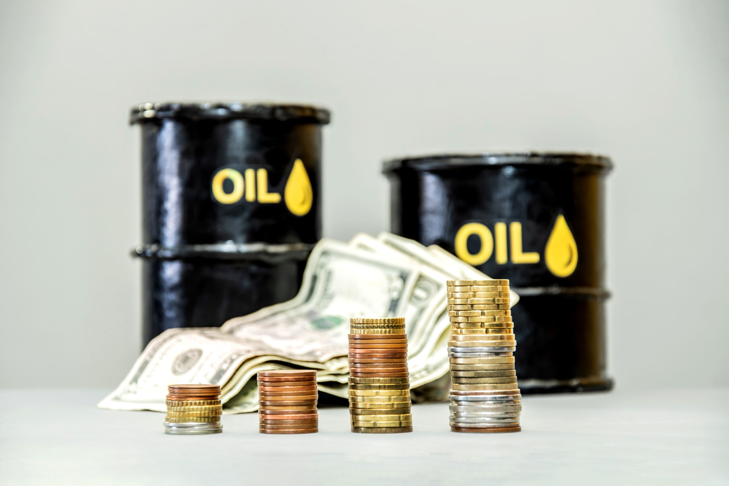 Oil Prices Rise on Signals of Demand